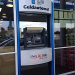Geldautomat an einer Tankstelle